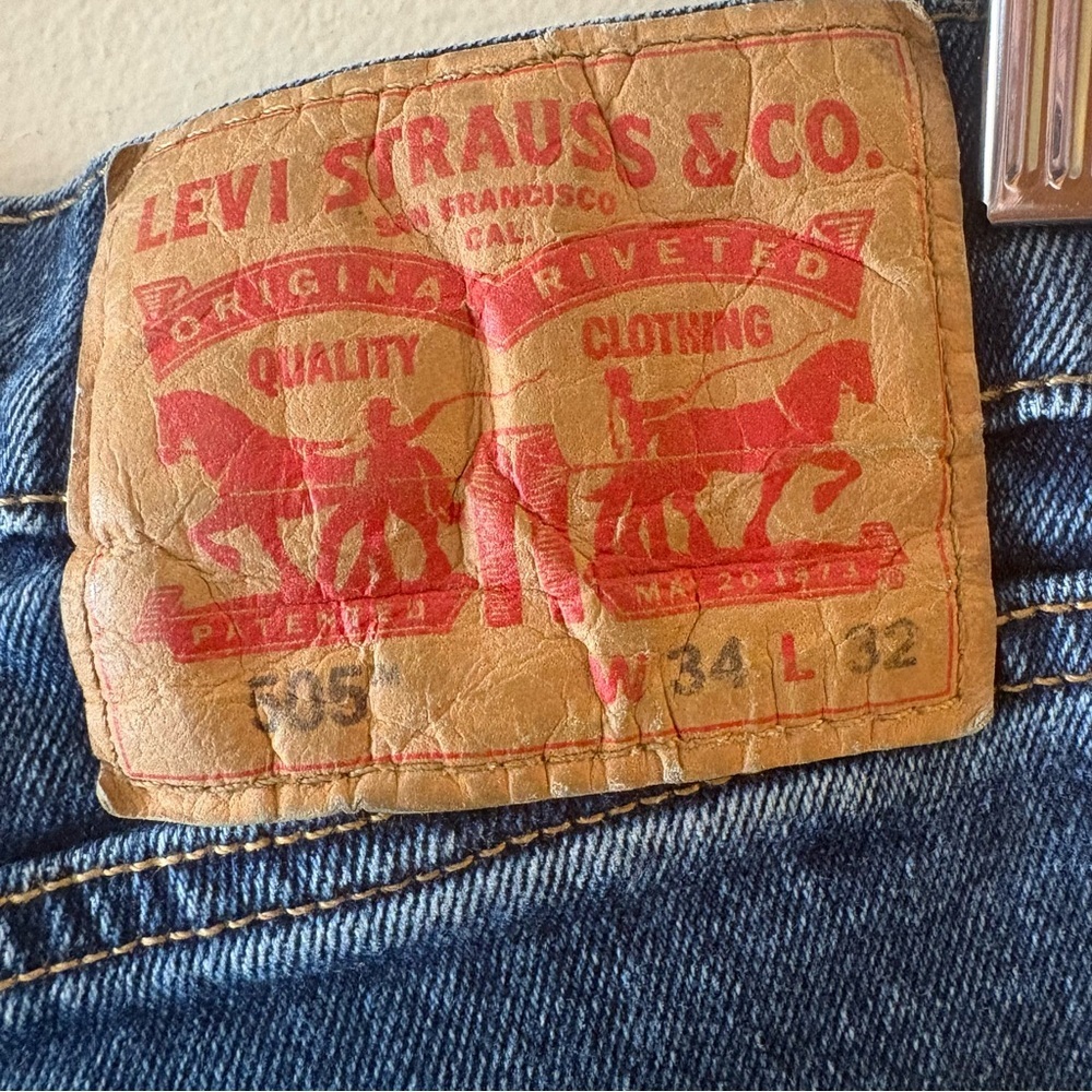 Levi's 505, Straight leg Blue Jeans Men’s Size 34x32 fit a little smaller. - Picture 6 of 15